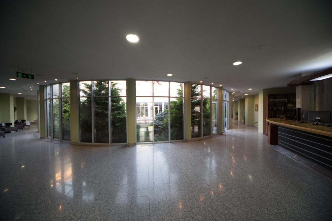 Hotel Atrium Tîrgu Secuiesc Exteriör bild